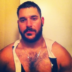 campusbeefcake:  dat chest n’ face 