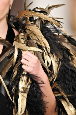 agameofclothes: Feather cape from the summer Isles 