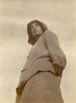 chimneyfish:  Virginia Woolf, 1920s