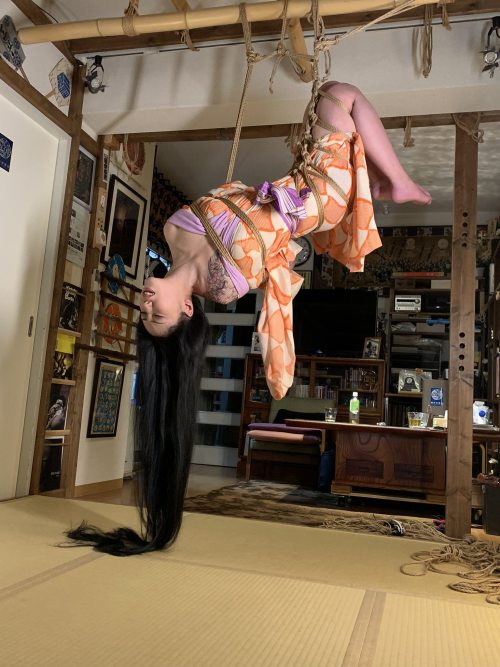 justscreenshots:  Kinbaku & Photo Naka AkiraModel Shizuki