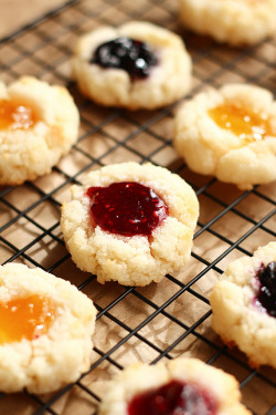 garden-of-vegan:  Coconut Macaroon Bird’s Nest Cookies - http://www.ilovevegan.com/coconut-macaroon-birds-nest-cookies/