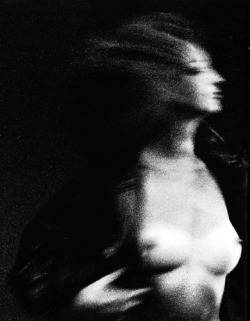 vivipiuomeno:  November Girl  Blurry Run - by Sam Haskins ph. 