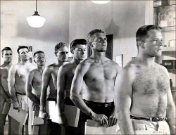 buzz-o-graph:Tab Hunter is second in line for his army physical
