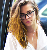 ohstewarts:  Kristen Stewart + glasses. 