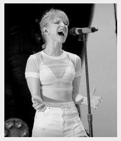 sirxusblack:     Hayley Williams of Paramore at Hangout Music