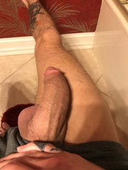 hotcunts:  I cant decide if this is a fucking huge dick or if