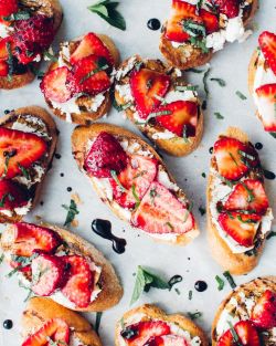 chanelbagsandcigarettedrags:  Strawberry Goat Cheese Crostini