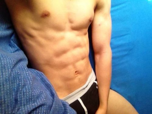 amateurexposedlads:  He’s hot and fit! Follow me for more hot pics/vids @http://amateurexposedlads.tumblr.com/