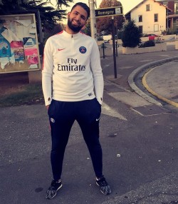 zooktr:  kifrebeu:  OM ou PSG ?  PSG 😍