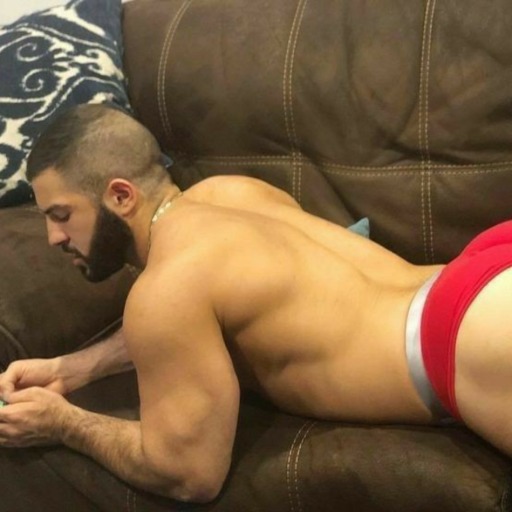 sexydave93:Sean LOVES to pull his undies down!