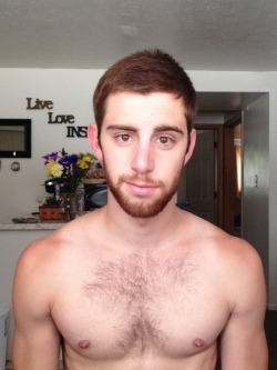 gingerobsession:  Serious ginger shade in that beard! Woof!