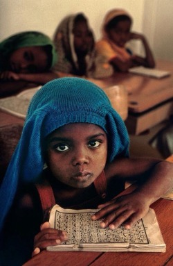 sandylamu:  Africa, Photo Steve McCurry 