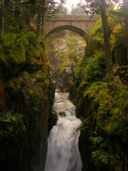 bluepueblo:  Waterfall Bridge, France photo via veronica 