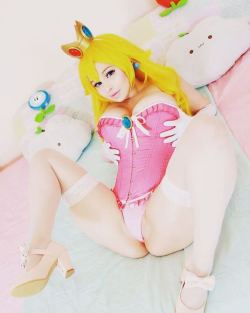 love-cosplaygirls:  NSFW Princess Peach