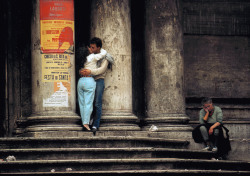 20aliens:  ITALY. Rome. Lovers at a church next to Fontana di