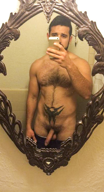 heterosreales:  El macho de  nuestra foto de perfil a detalleEncuentra mas heteros calientes en:www.heterosreales.tumblr.com