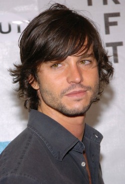 hairycelebs:  Jason Behr Thanks!  