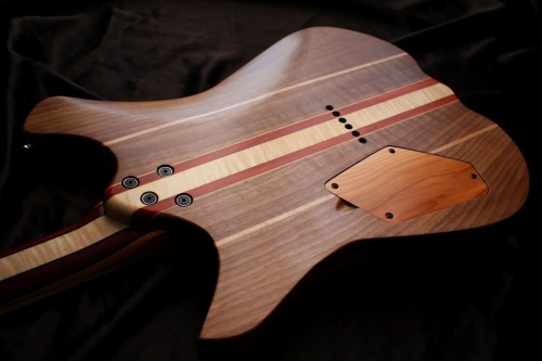 glorifiedguitars:  Stone Wolf Guitars ‘Rift’ 
