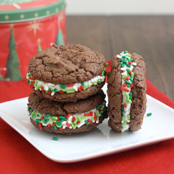 fullcravings:  Chocolate Peppermint Sandwich Cookies