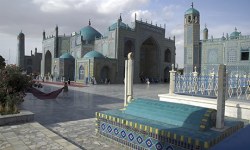 mideast-nrthafrica-cntrlasia:  Hazarat Ali Mosque - Mazar i Sharif