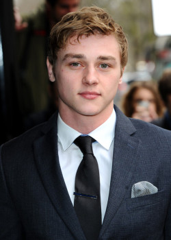 bizarrecelebnudes:  English actor, Ben Hardy, getting naked for