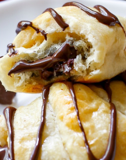 fullcravings:  20 Minute Chocolate Croissants