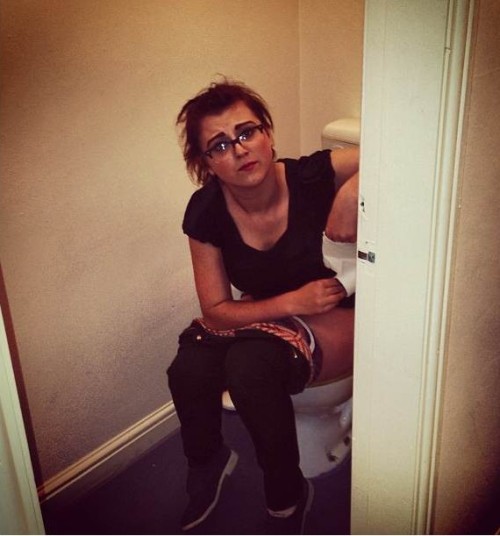 1nobodyknowsme1:  dimitrivegas:  On the toilet      (via TumbleOn)