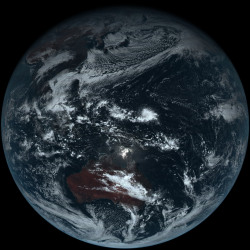 blazepress:  The First Ever True-Colour Photo of Earth from Space