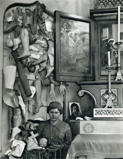  Edward Weston - St. Roch Cemetery, New Orleans, 1941. 