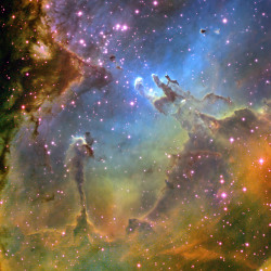 spacestaralien:  The Pillars of Creation, in the Eagle Nebula.