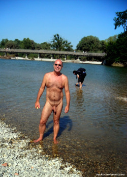 nudistguysonly:  Thanks for the photo submissionEuskl in der