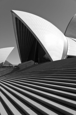 ryanpanos:  Jørn Utzon - Sydney Opera House by Ximo Michavila