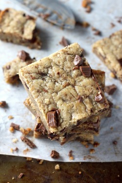 do-not-touch-my-food:    Coconut Oil Chocolate Chunk Cookie Bars