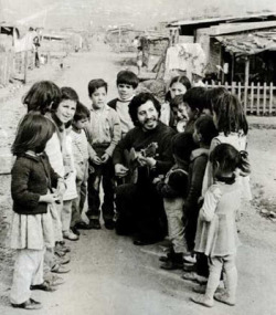 historiasangremuertememoria:  Victor Jara, cantautor torturado