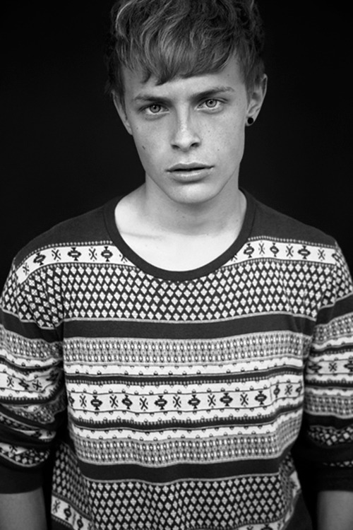 bestcuteguys:  -  The pattern of his sweater seemed to fill his mind, running over and over to form a constant static, leaving his mind blank and easily controlled. 