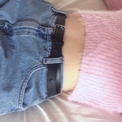 glumslut:that mom jean and cropped sweater time of year