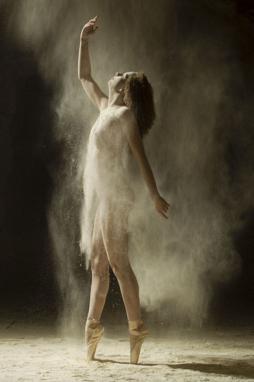 Nude dancing: Stardust.  naughtyirishgirl:  ladylanabanana:  Ludovic Florent’s series â€œPoussiÃ¨res dâ€™Ã©toilesâ€ (Stardust).Â   These are probably the most beautiful images Iâ€™ve ever posted. 