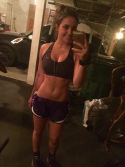beauty-and-fitness:  motivation-fitness3:  Late night workout