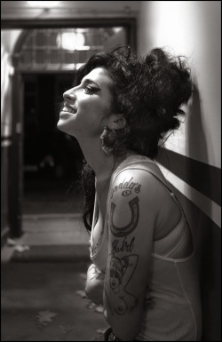 black-is-no-colour:  Amy Winehouse, 2006. © Jill Furmanovsky