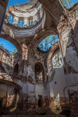 ianbrooks:  Abandoned Monastery in the Swamp photos by prosto_vova