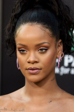 smokingsomethingwithrihanna:Valerian Premiere