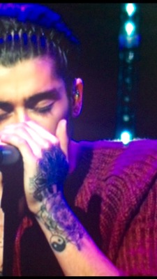 lirrylocks:  Zayn has a new tattoo on his hand 