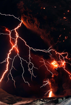 orbitingthoughts:  How Does Volcanic Lightning Occur? Researchers