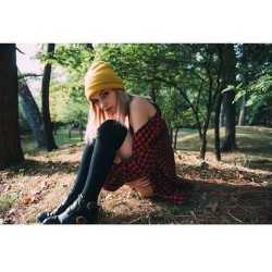 katiejonesmodel:  Flannel chillin in the park. 📷 @chrisbautistaaa