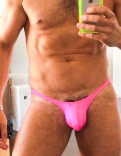 nyctriguy:  Favorite muscle skins pink thong. This is tight!