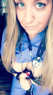 sexonshift:  #sexynurse #scrubs   Hmm a cheeky start hope you