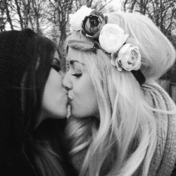 the-inspired-lesbian:  Love & Lesbians 🌈