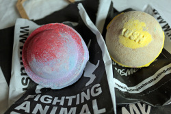 wavevvifi:  lush bath bombs and lush in general is amazingg