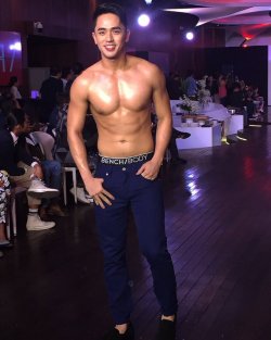 365daysofsexy:Also one of BENCH’s new hunks DAVID LICAUCO!(Hope