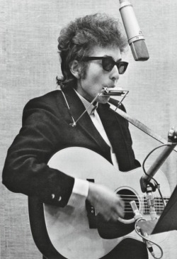 bobdylan-n-jonimitchell:Bob Dylan, “Brining It All Back Home,”